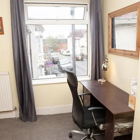 Spacious 2 Bedroom Property In Bristol * Bristol