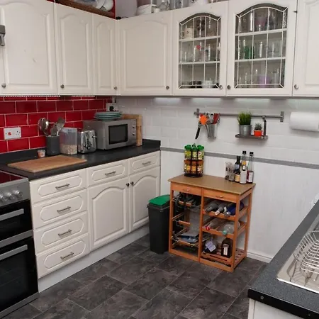 Semesterbostad Spacious 2 Bedroom Property In Bristol